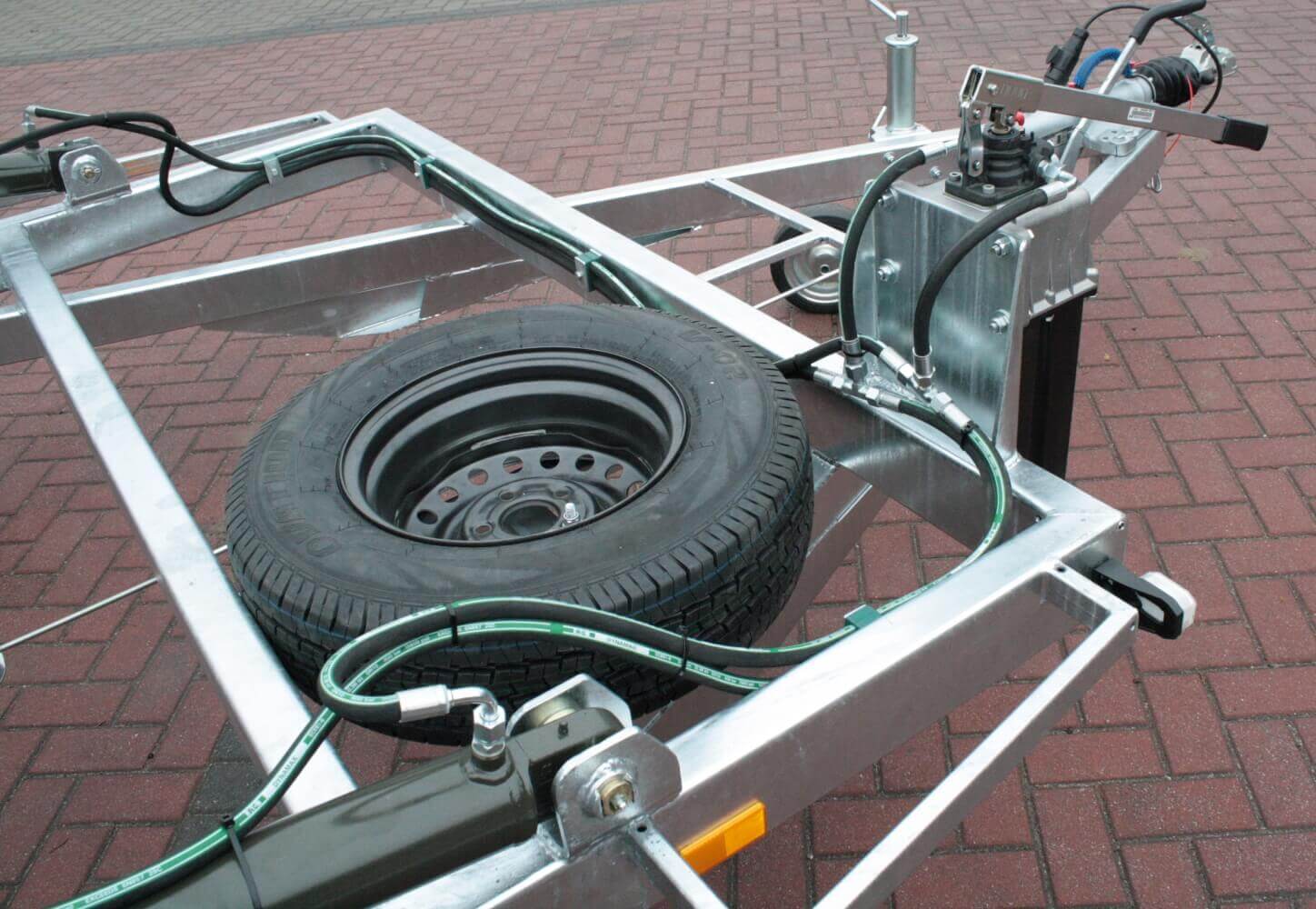 Przyczepa-do-transportu-i-podnoszenia-szpul-kablowych-F10.35.1-3500-kg